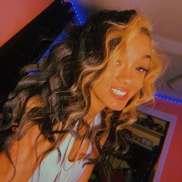 Profile Picture of Jada Alexander (@jadareasha) on Poshmark