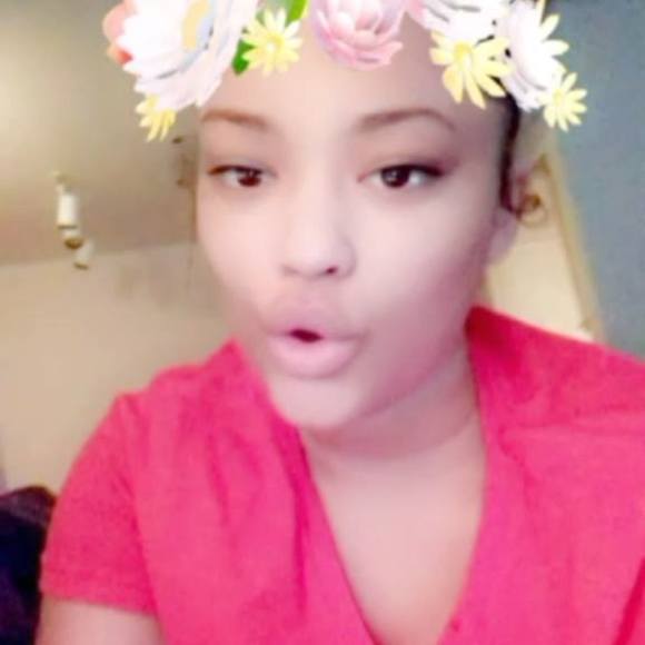 Profile Picture of Darriana Anderson (@darriana__) on Poshmark