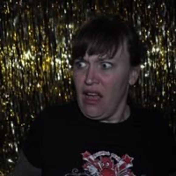 Profile Picture of Iris Benson (@iris_benson) on Poshmark