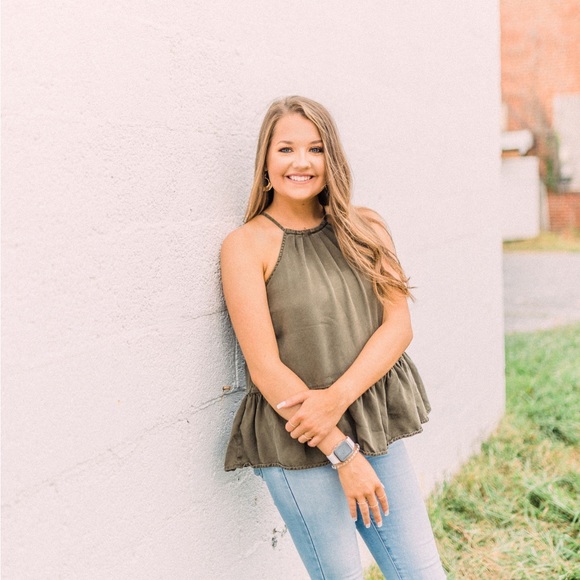 Profile Picture of Ashlee Orloff (@aorloff17) on Poshmark