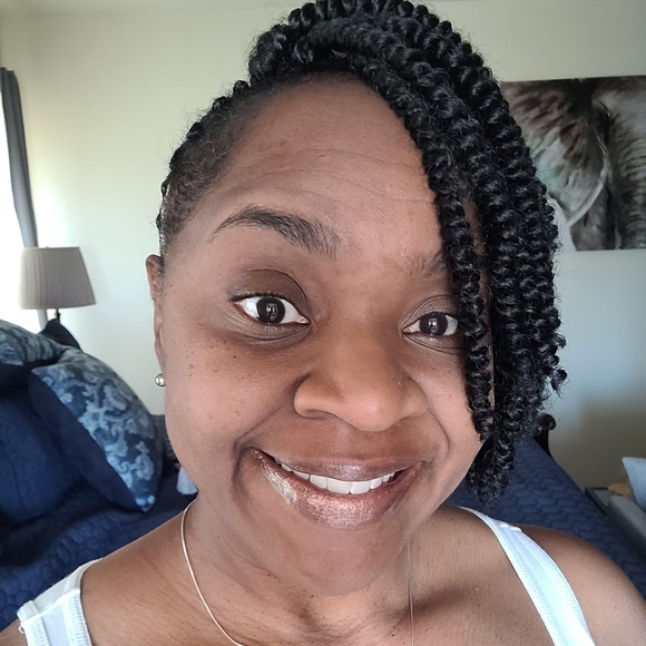 Profile Picture of Crystal Whitley (@cshwhitley) on Poshmark