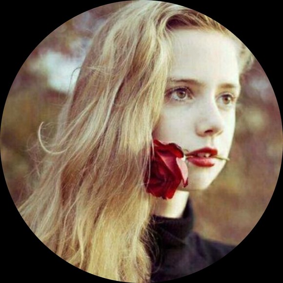 Profile Picture of Debbie Hatch (@anothetim1989) on Poshmark