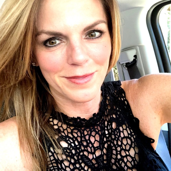 Profile Picture of Ginger Swanson (@gingerswanson) on Poshmark