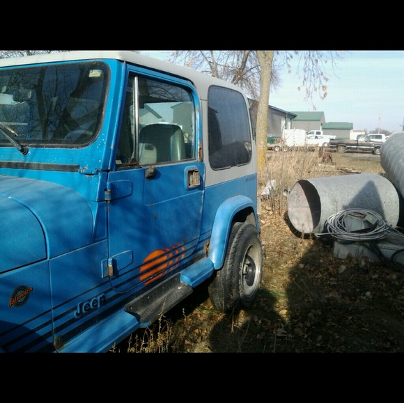 Profile Picture of Jeanne Koehn (@wigglewiggles) on Poshmark