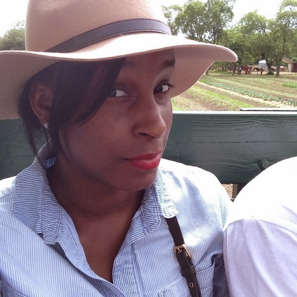 Profile Picture of Charmaine Jones (@callhermrsjones) on Poshmark