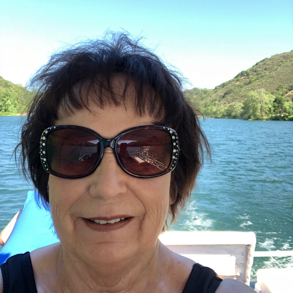 Profile Picture of Kathy Craigo (@macraigo) on Poshmark