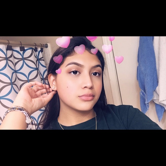 Profile Picture of Daniela Valadez (@d_valadez) on Poshmark