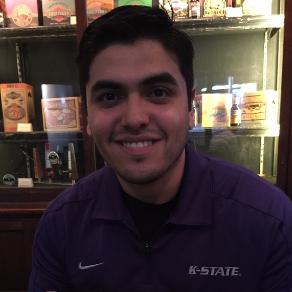 Profile Picture of Ariel Mendiola (@arielm2427) on Poshmark