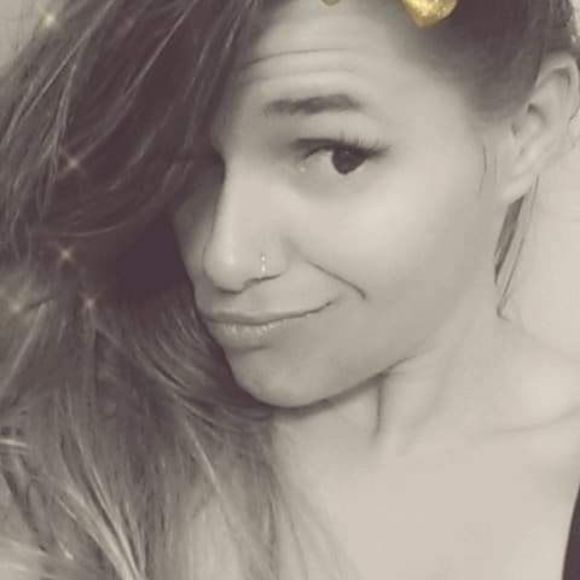 Profile Picture of Danielle Voight (@dani241) on Poshmark