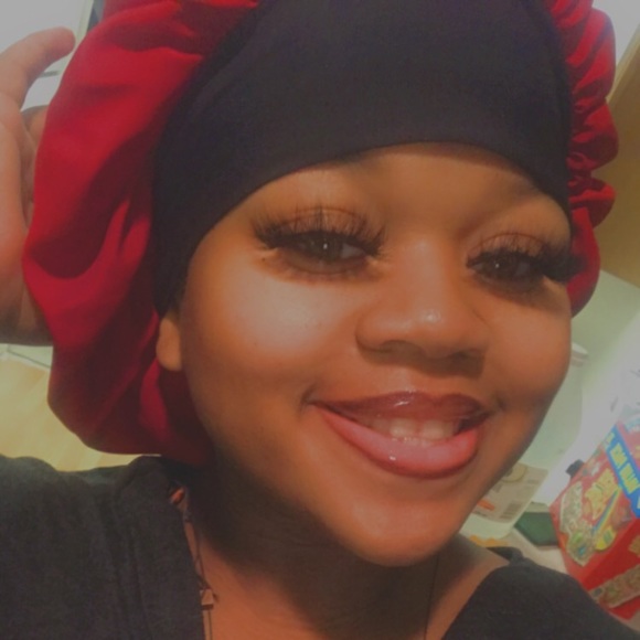 Profile Picture of Sunshine Grayson (@sunshinegrayson) on Poshmark