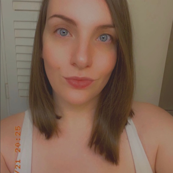 Profile Picture of Trilby Graves (@trilbygraves) on Poshmark