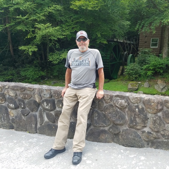 Profile Picture of John Bregel (@johnbregel) on Poshmark