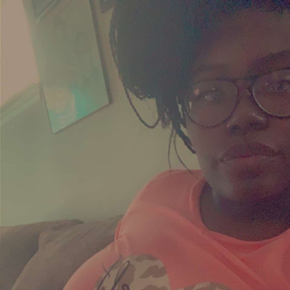 Profile Picture of Brianna Crain (@brisavy15) on Poshmark