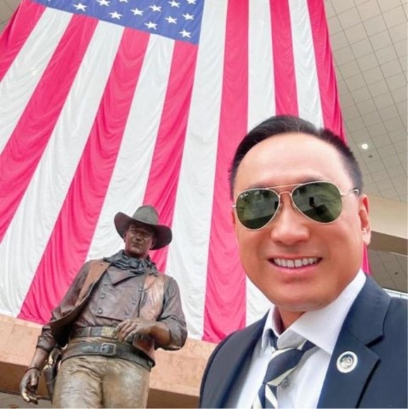 Profile Picture of Peter Kuo (@peterkuo) on Poshmark