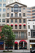 Profile Picture of Elizabeth Arden Buildingon Wikipedia