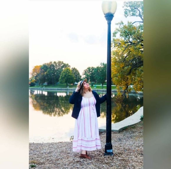 Profile Picture of Liz Hartzler (@ehartzle) on Poshmark