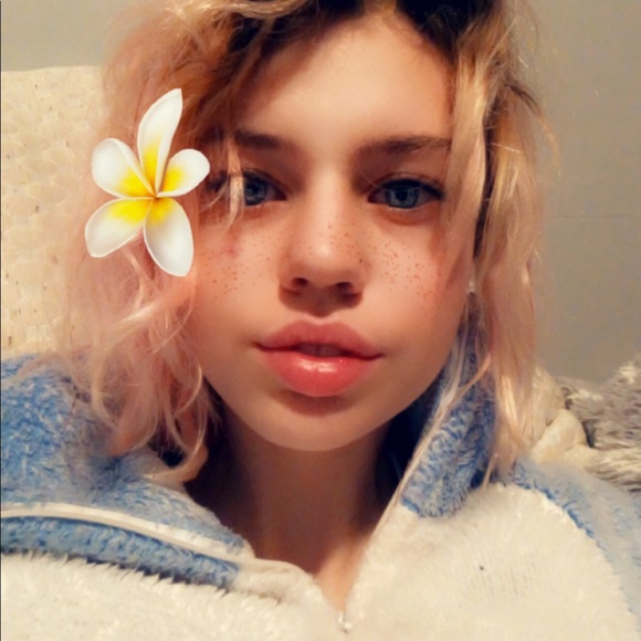 Profile Picture of Loilois Gorga (@lolobabe) on Poshmark