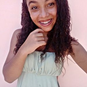 Profile Picture of Alexandra Fernandes (@alexand9910) on Twitter