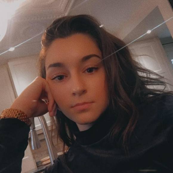 Profile Picture of Nickole Condemi (@nickolecondemi) on Poshmark