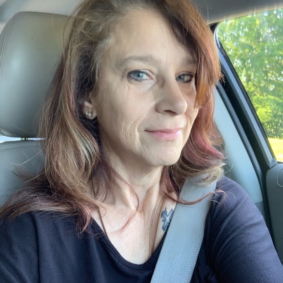 Profile Picture of Cyndy Gallion (@cyndy1966) on Poshmark