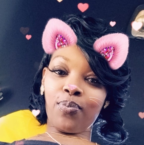 Profile Picture of Renee Daye (@reneedaye) on Poshmark