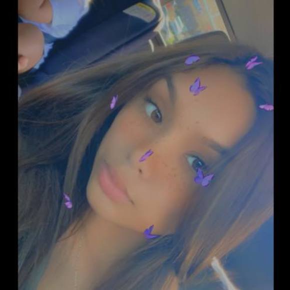 Profile Picture of Alexis Montes (@aallexxiis) on Poshmark