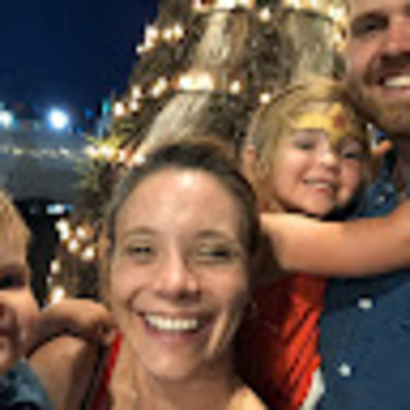 Profile Picture of Alexis Munger (@alexismunger936) on Poshmark