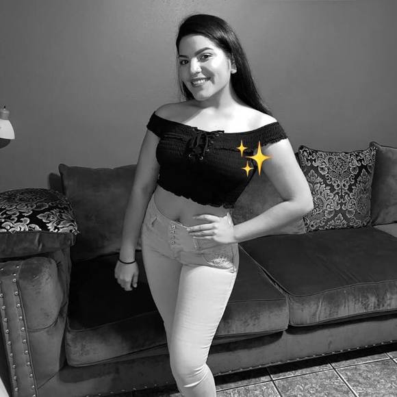 Profile Picture of Daniela Salomon (@dsalomon12) on Poshmark