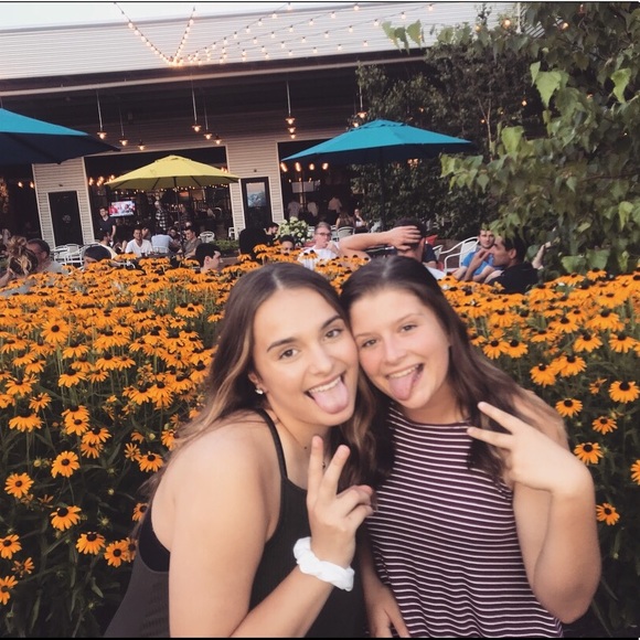 Profile Picture of Blythe Geiman (@blythegeiman) on Poshmark