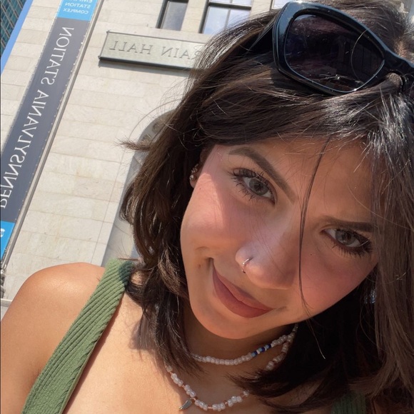 Heilyn Ovares - Poshmark Profile Picture of Heilyn Ovares (@heilynovares) on Poshmark