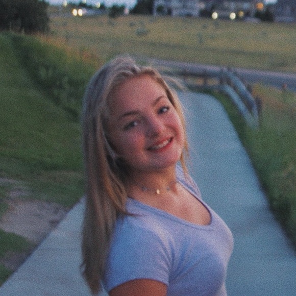 Profile Picture of Dylan Greer (@dylankgreer) on Poshmark