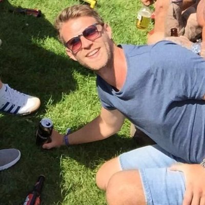 Profile Picture of Simon Osborne (@ozzie2704) on Twitter