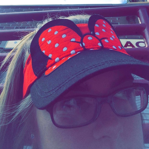 Profile Picture of Desiree Poche (@desireepoche) on Poshmark