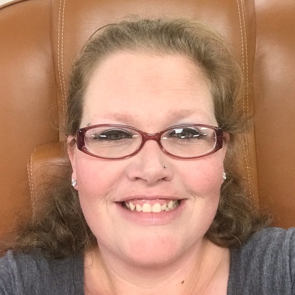 Profile Picture of Misty Olson (@misty1469) on Poshmark