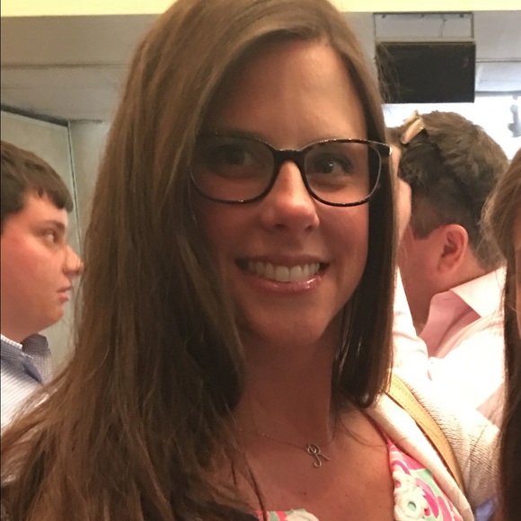 Profile Picture of Robin Ritchey (@rlritchey) on Poshmark