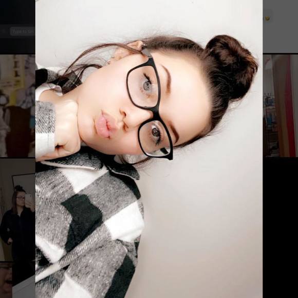 Profile Picture of Vanessa Gist (@vanessa_gist) on Poshmark