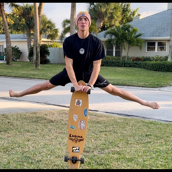 Profile Picture of James Segarra (@jamesseg312) on Poshmark