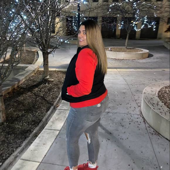 Profile Picture of Haley Bratton (@tz23zm) on Poshmark