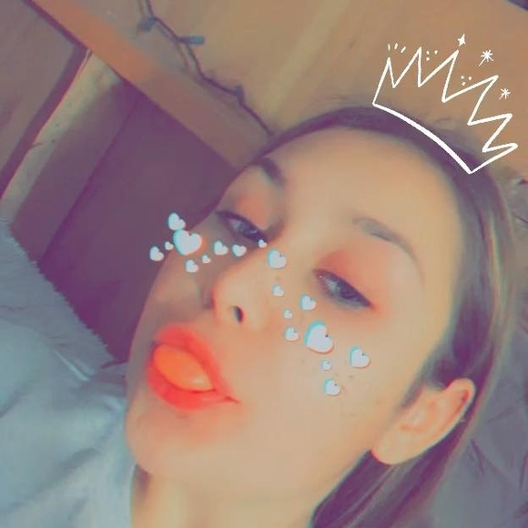 Profile Picture of Gabby Nicholson (@gabby_nicholson) on Poshmark
