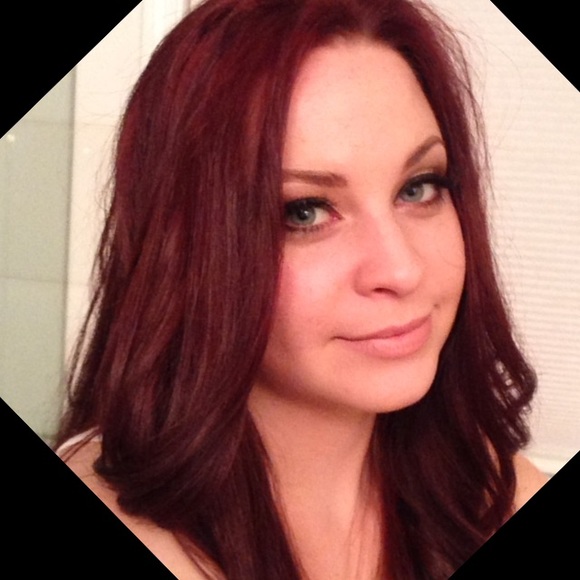 Profile Picture of Stephanie Palompelli (@love4designers) on Poshmark