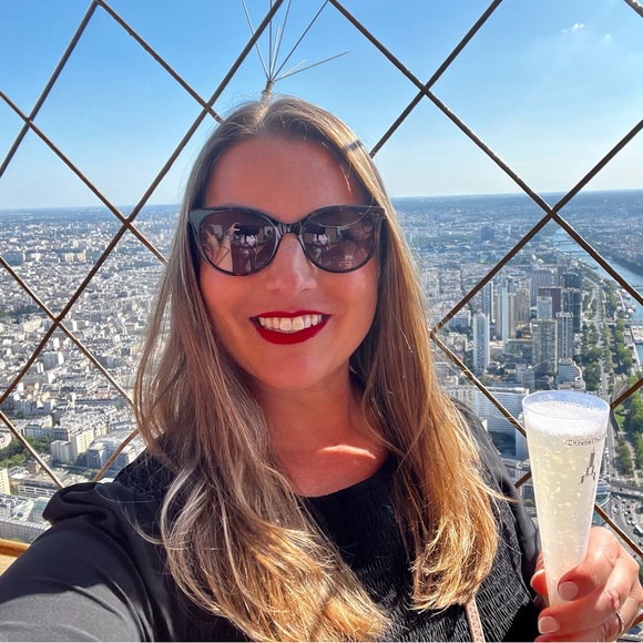 Profile Picture of Christy Naberhaus (@cmnaberhaus) on Poshmark