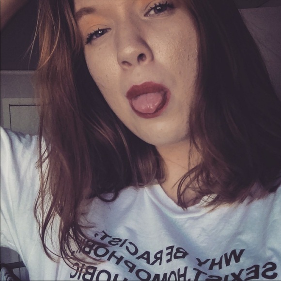 Profile Picture of Emily Dostart (@emfromtheblock) on Poshmark