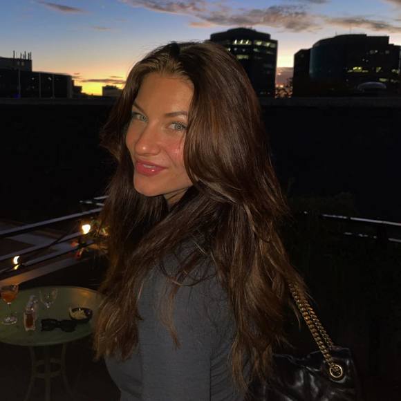 Profile Picture of Louise Linderoth (@louiselinderoth) on Poshmark