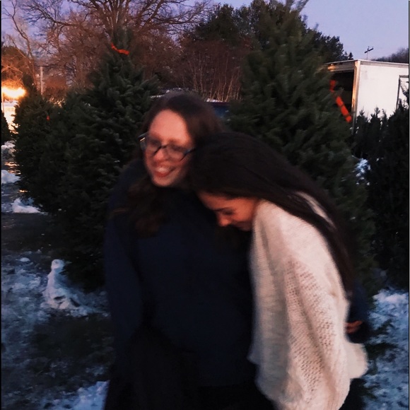 Profile Picture of Julia Manning (@juliamanning24) on Poshmark