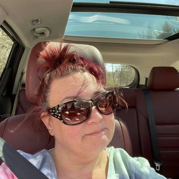 Becky Willemsen - Poshmark Profile Picture of Becky Willemsen (@beckywillemsen) on Poshmark