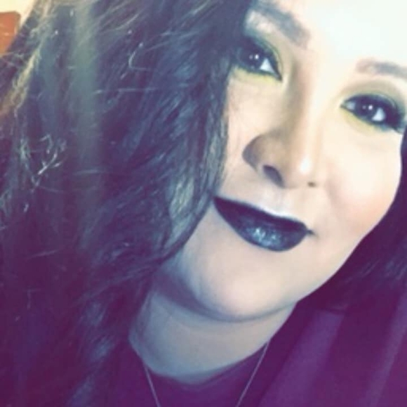 Profile Picture of Ivy Grace (@ivygrace918) on Poshmark