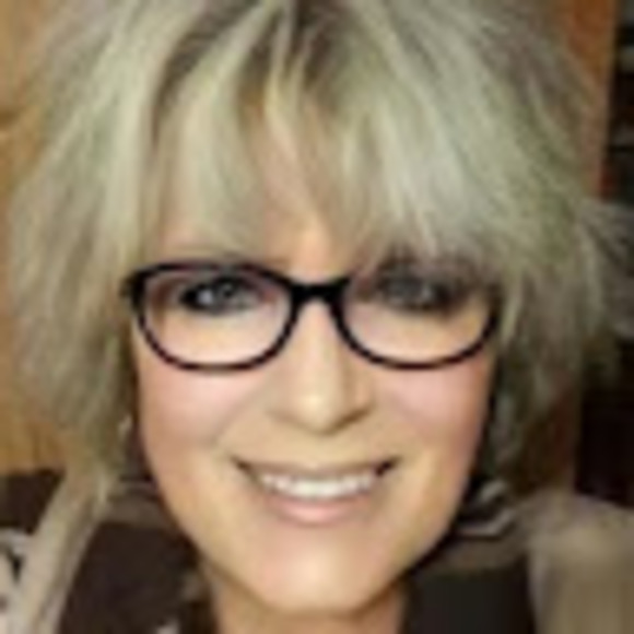 Profile Picture of Luanne Brown (@luannebrown4352) on Poshmark