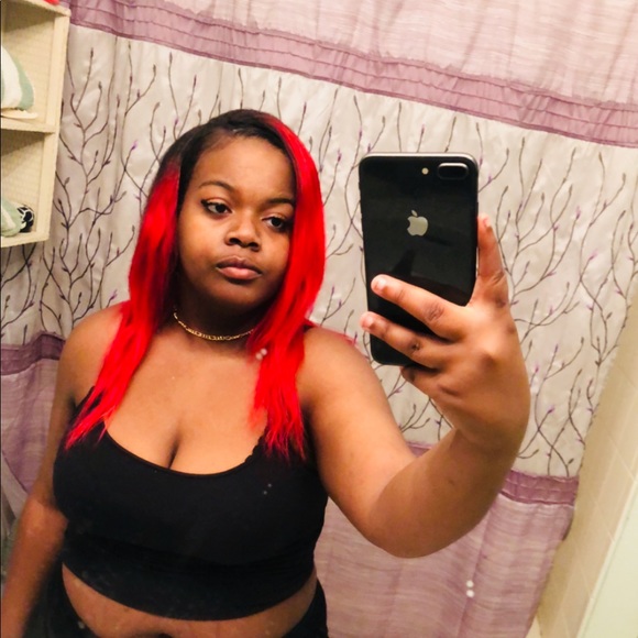 Profile Picture of Mion Wright (@mionwright) on Poshmark