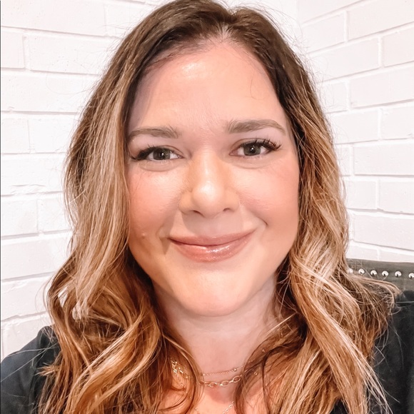 Profile Picture of Shelly Horton (@shellydhorton) on Poshmark