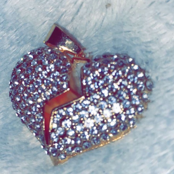 Profile Picture of Elyas Belleau (@elyascole23) on Poshmark